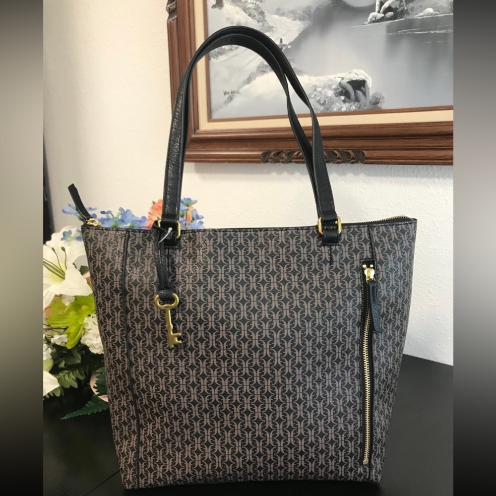 Fossil Shoulder bag/ Leather new with tag